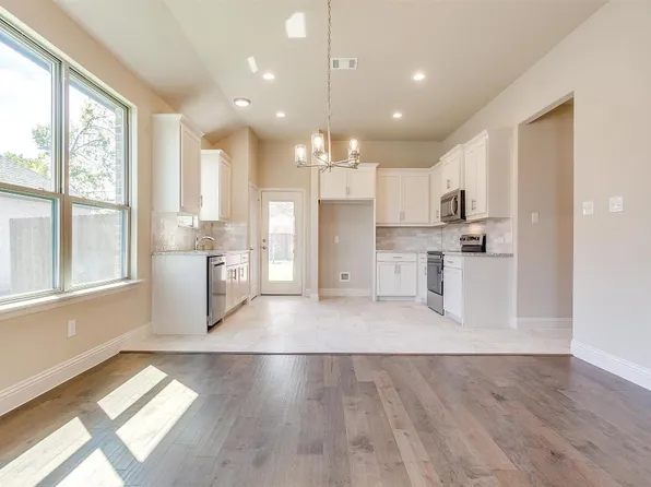 633 Vaquero St, White Settlement, TX 76108