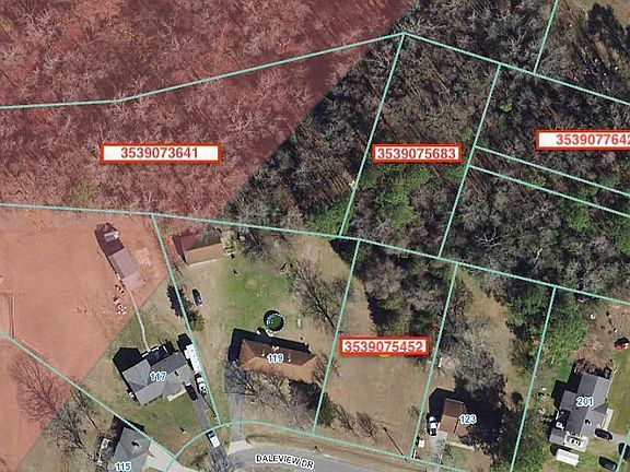 3rd image of 121 Daleview Dr