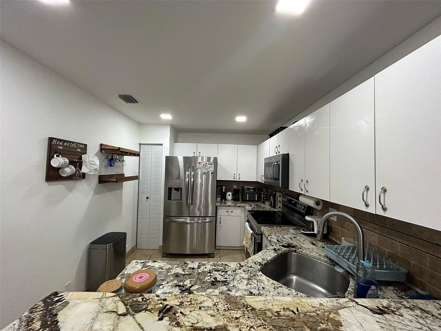 2 bed, 2.0 bath, 1044 sqft, $2,850 — Photo 2