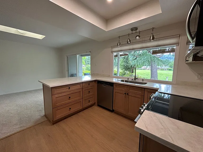 7588 Oak Leaf Dr — Photo 6