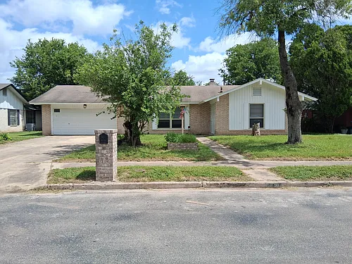 4411 Lakewood Dr Photo 1