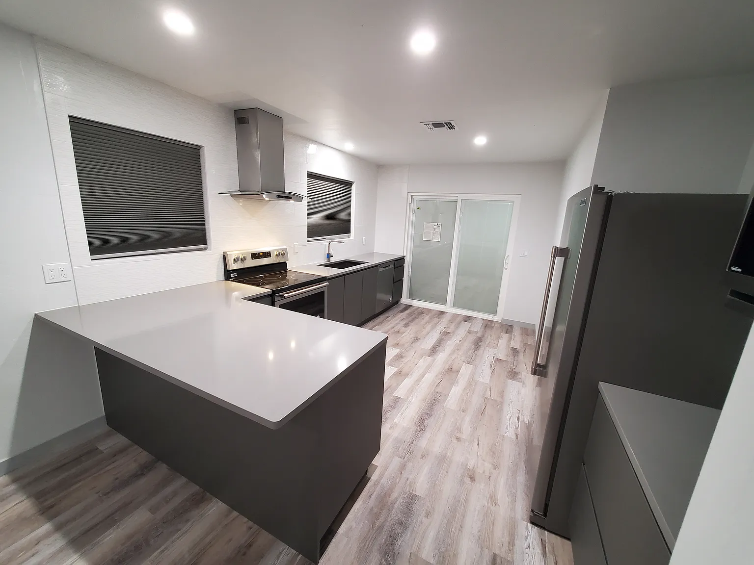 2 bed, 822 sqft, $1,399 — Photo 1