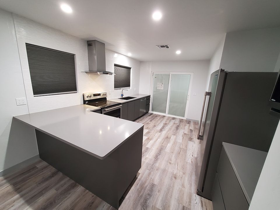1st image of 410 Hummingbird Dr APT 1