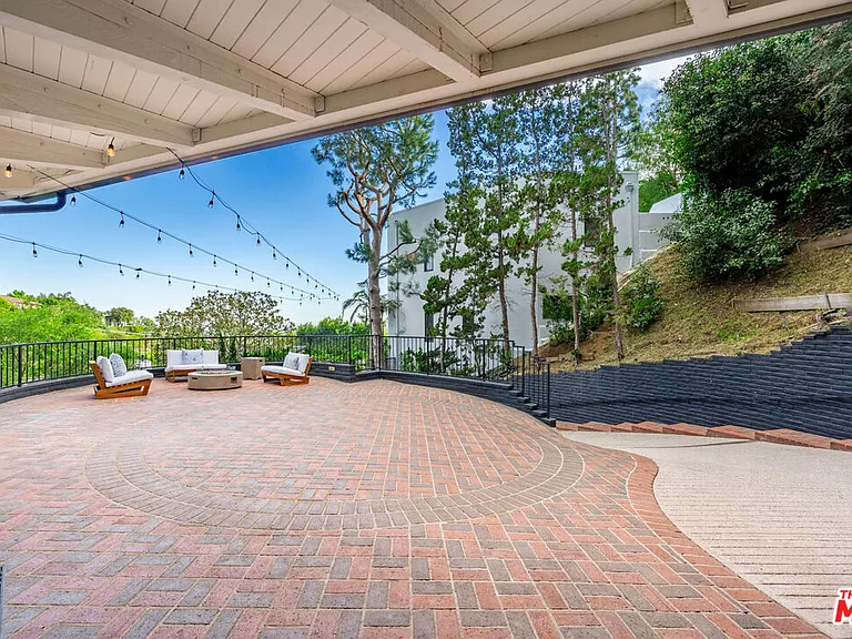 9305 Beverly Crest Dr — Photo 13