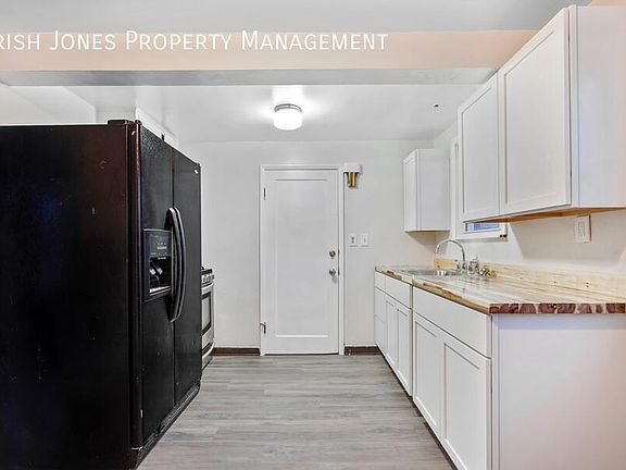 3rd image of 15 Arbour Ln APT 2