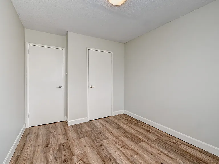 235 Bishop St S — Photo 18