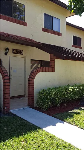 4728 NW 90th Ave Photo 1