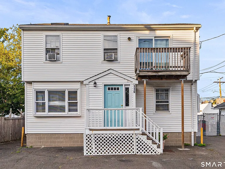 116 College Pl — Photo 2