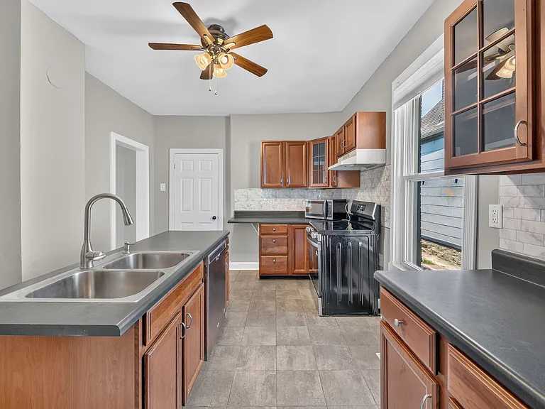 3121 Campbell St — Photo 10