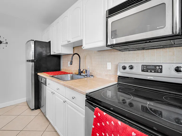 415 NE 2nd St #209 — Photo 25