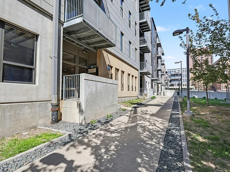 119 4th St #110 — Photo 15