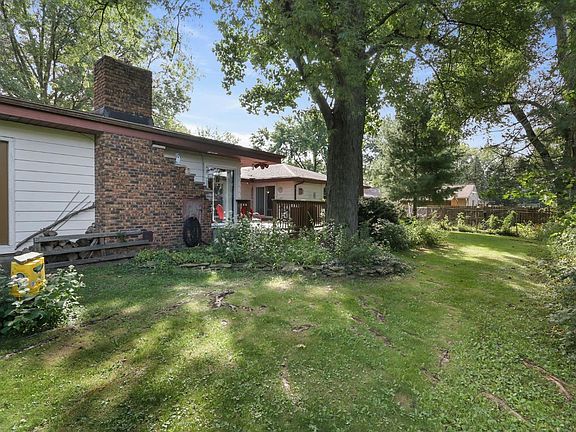 3rd image of 3805 Summit Dr