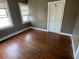 33 Prospect St, Bristol, RI 02809