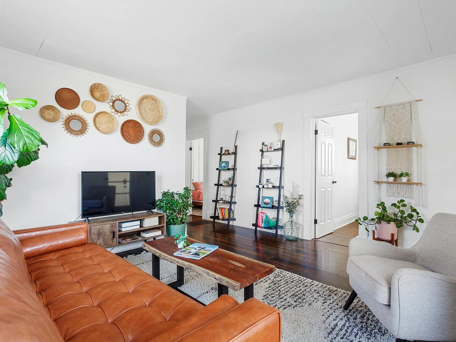 3 bed, 1200 sqft, $3,000 — Photo 2