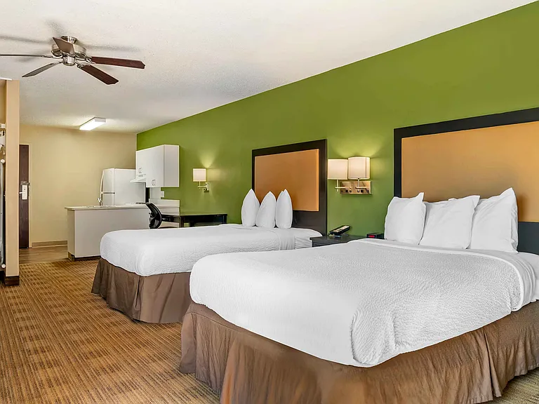 Deluxe Studio - 2 Full Beds