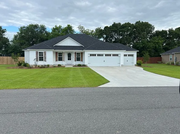 40 Lancer Ln, Ray City, GA 31645
