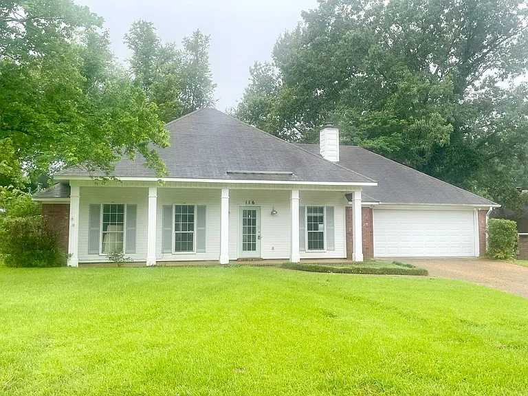 116 Whitewood Ln — Photo 2