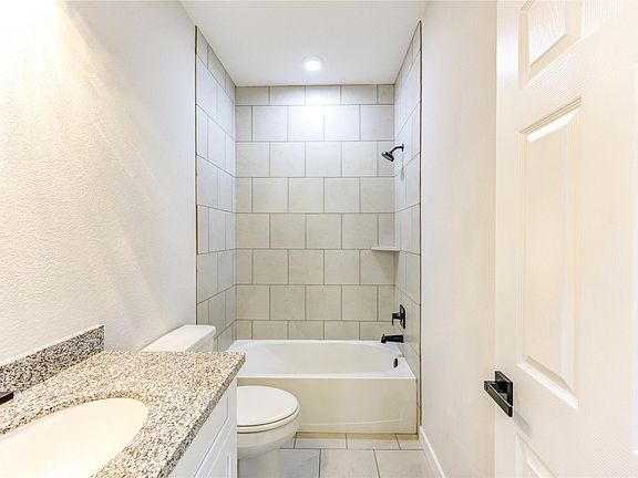 5th image of 1309 Smith St
