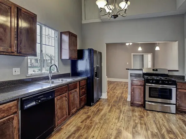 6015 N Main St, Houston, TX 77009