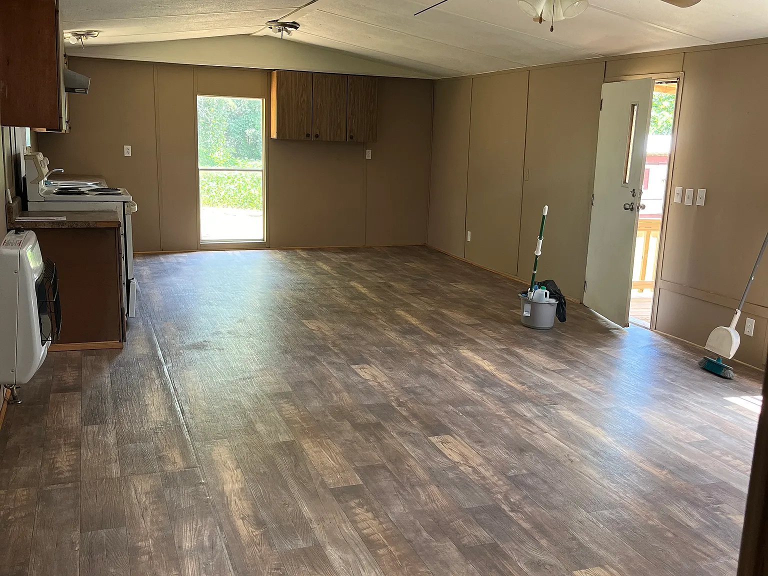 3 bed, 1280 sqft, $825 — Photo 3