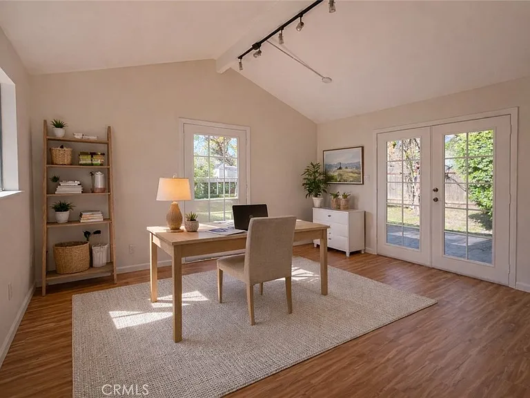 7339 White Oak Ave — Photo 15
