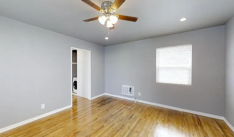 7016 1/2 Flight Ave — Photo 6