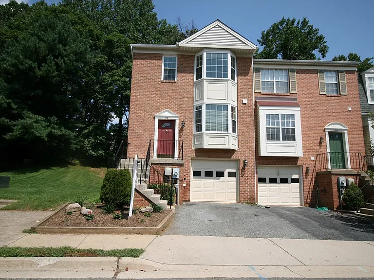 512 Suffield Dr — Photo 1