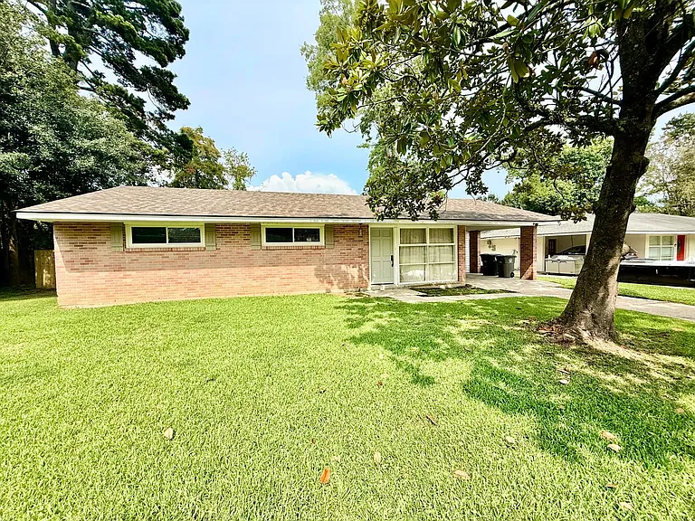 2235 E Contour Dr — Photo 1