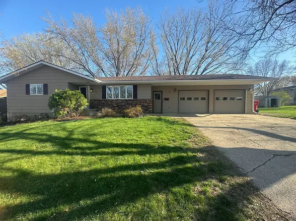 209 Northern Ave, Yankton, SD 57078