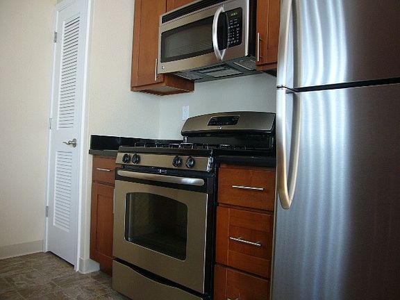 4th image of 786 Coleman Ave APT L