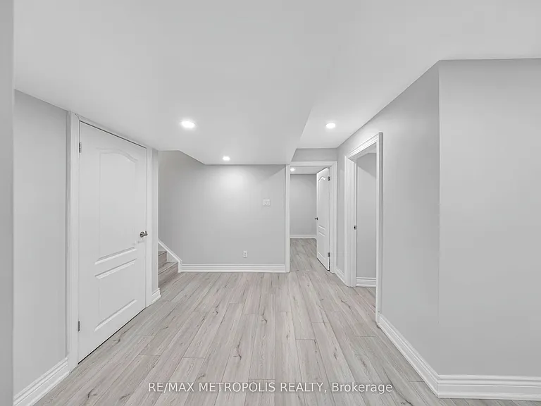 10 Snowcreek St — Photo 36
