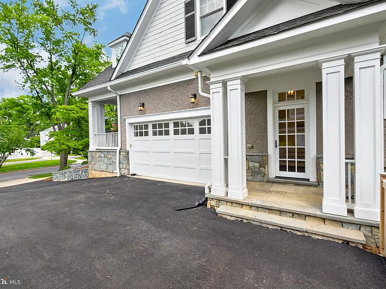 5718 Huntington Pkwy — Photo 11