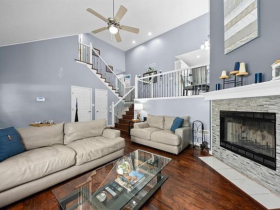 5th image of 300 SW Horseplay Dr