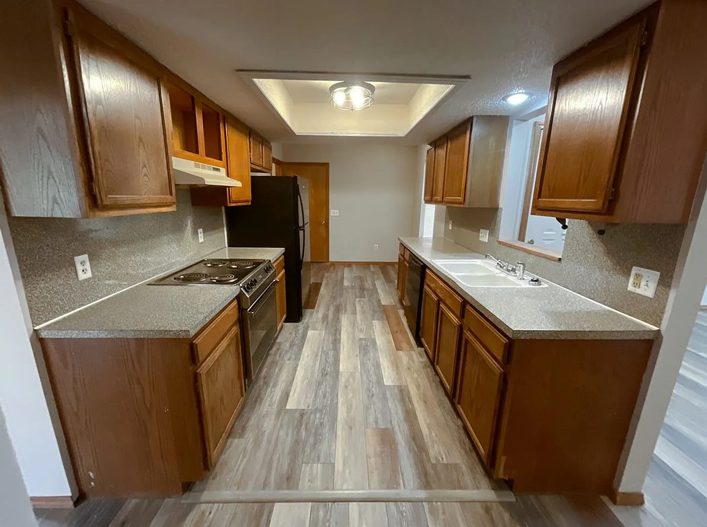 Leasing — Photo 3
