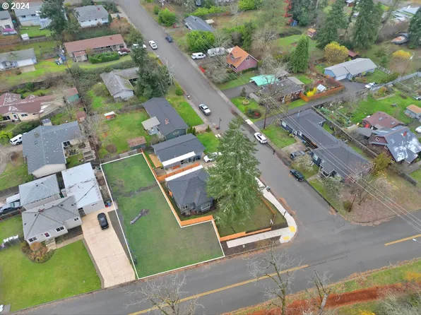4844 W Amazon Dr, Eugene, OR 97405