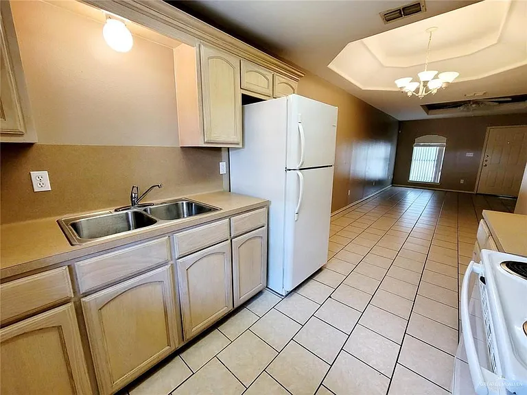 2402 Tahiti Dr #6 — Photo 8
