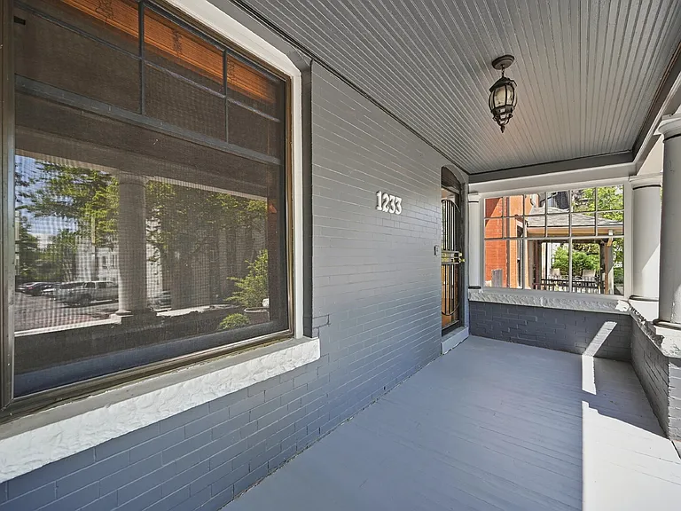 1233 Elizabeth St — Photo 4