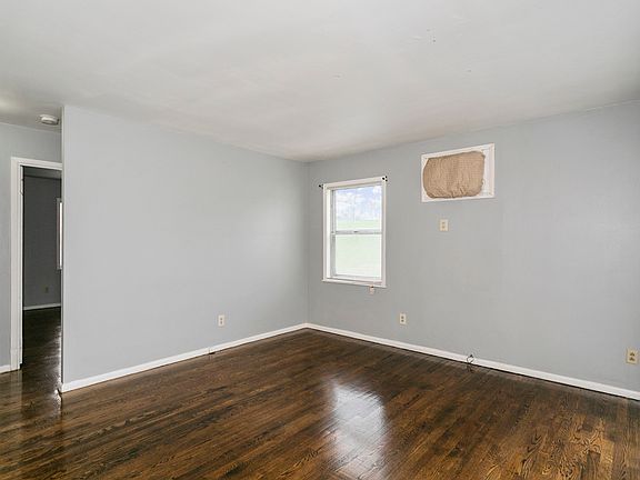 4th image of 15905 E Elm St #1