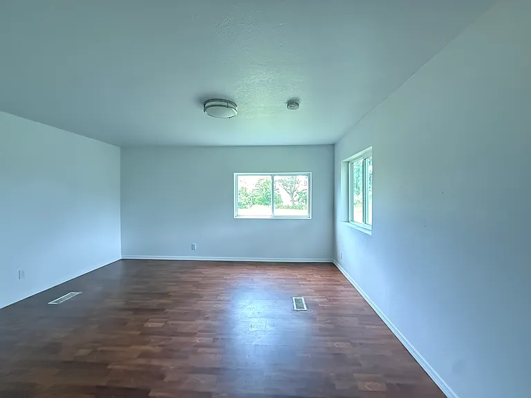 823 W Larson Rd — Photo 8
