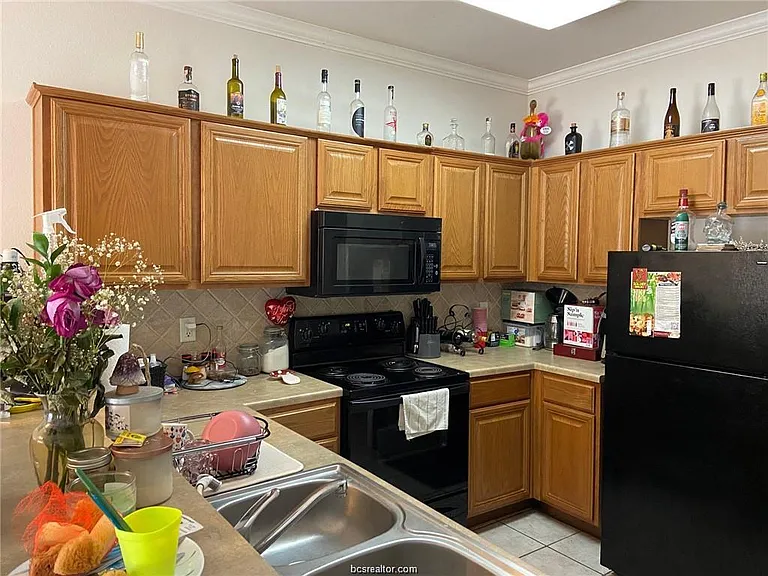 1001 Krenek Tap Rd #303 — Photo 2