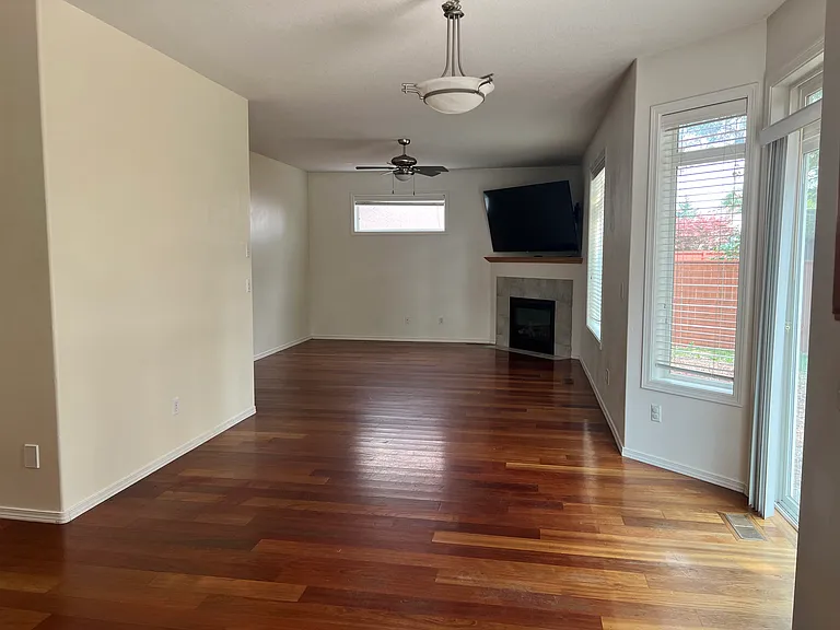 17811 NE 20th St — Photo 3
