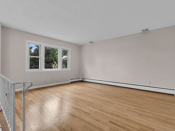 5th image of 364 Franklin Ave