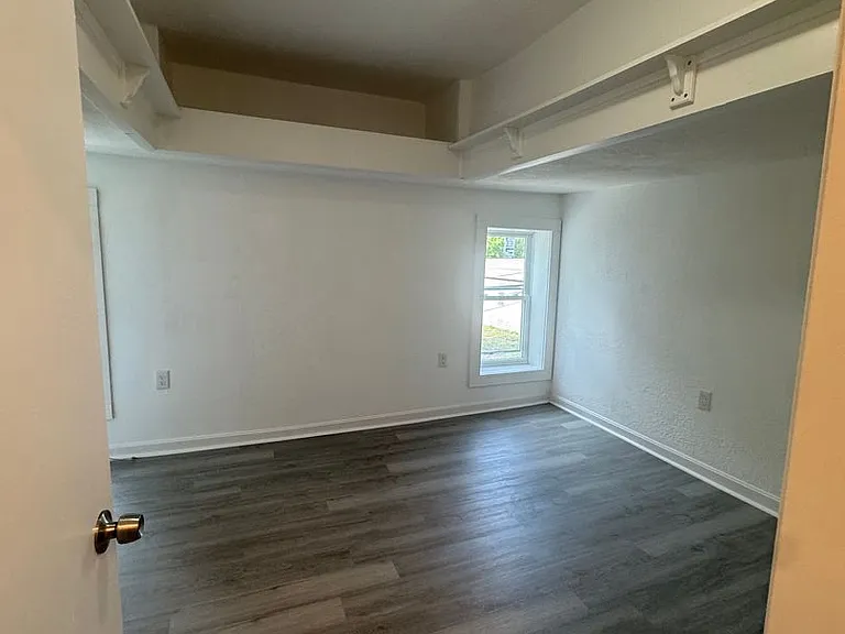 627 Valley St — Photo 4