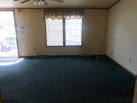 3rd image of 10 Carvel Ave