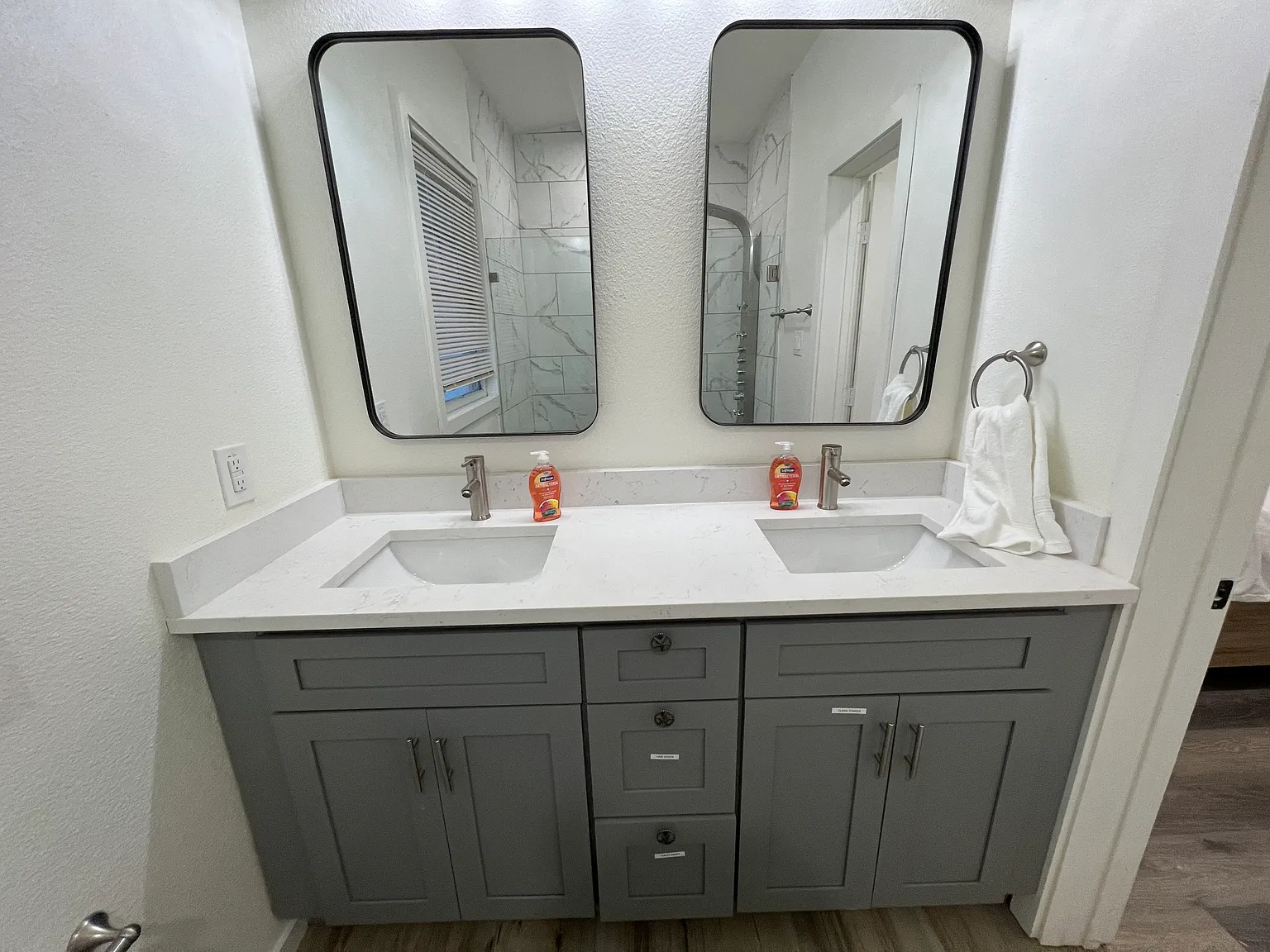 2 bed, 1.5 bath, 900 sqft, $2,000 — Photo 4