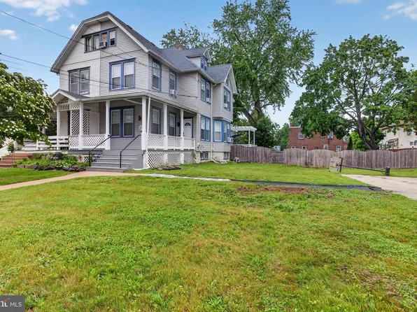 825 Andrews Ave, Darby, PA 19023