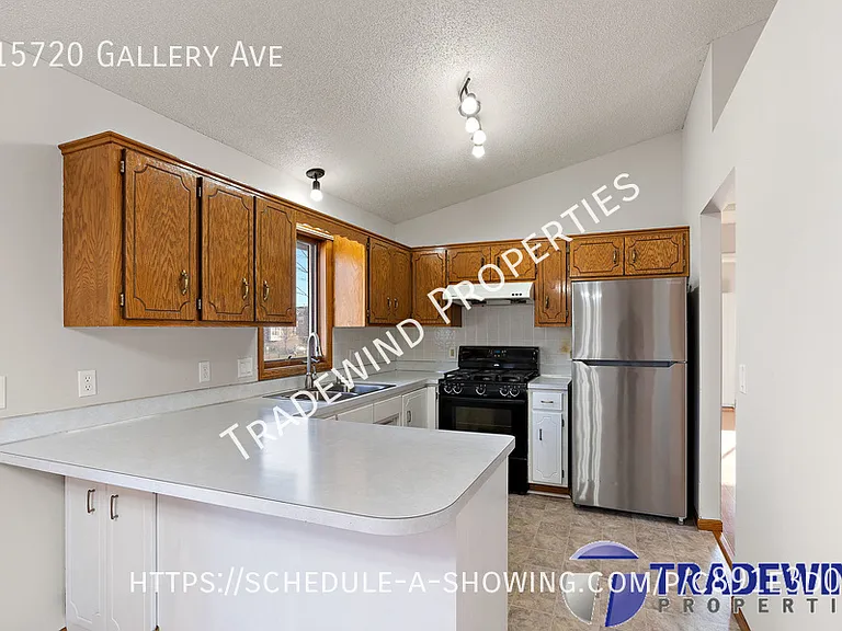 15720 Gallery Ave — Photo 3