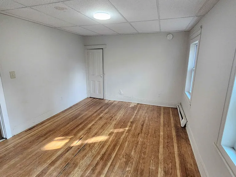 15 Tuthill Ave #B — Photo 1