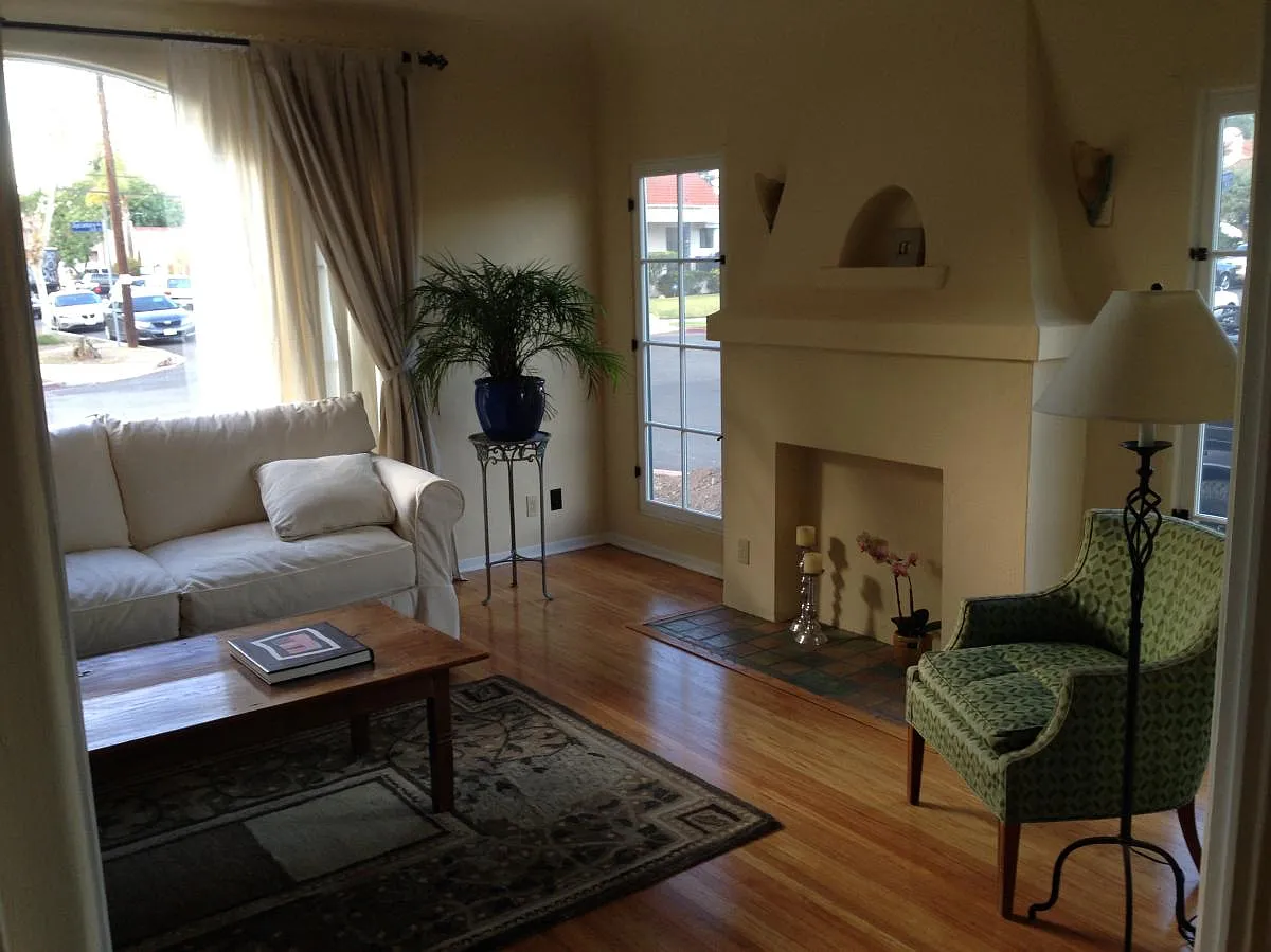 Photo 2 of 6 - 1300 S Sycamore Ave - Los Angeles, CA Living Room - 1300 S Sycamore Ave