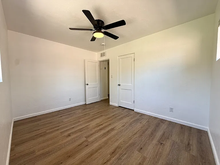 1514 W Rovey Ave — Photo 22